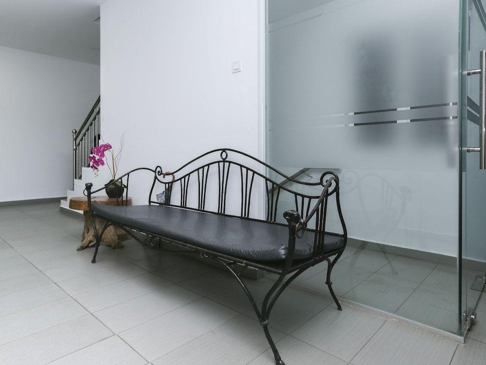 OYO 89915 East Mount Hotel 3