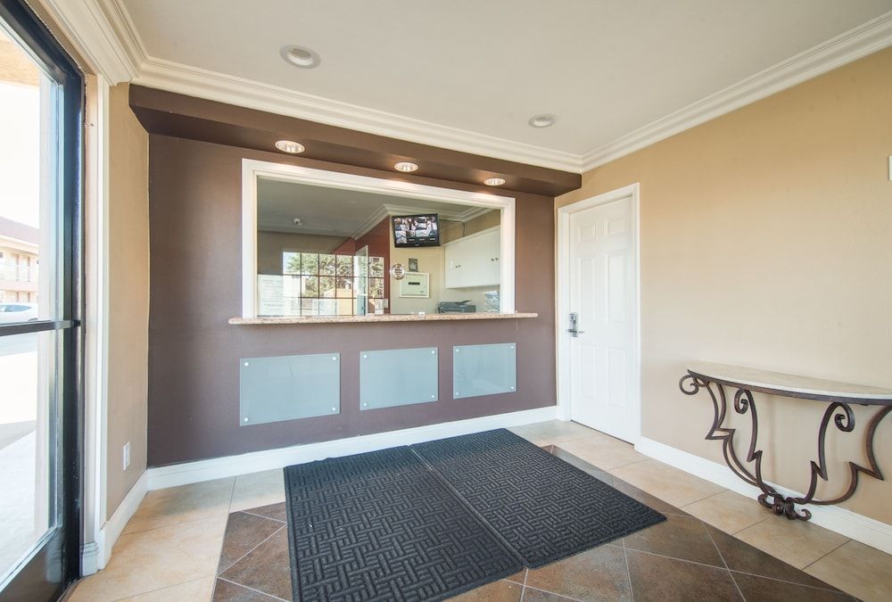 Industry Inn & Suites 3