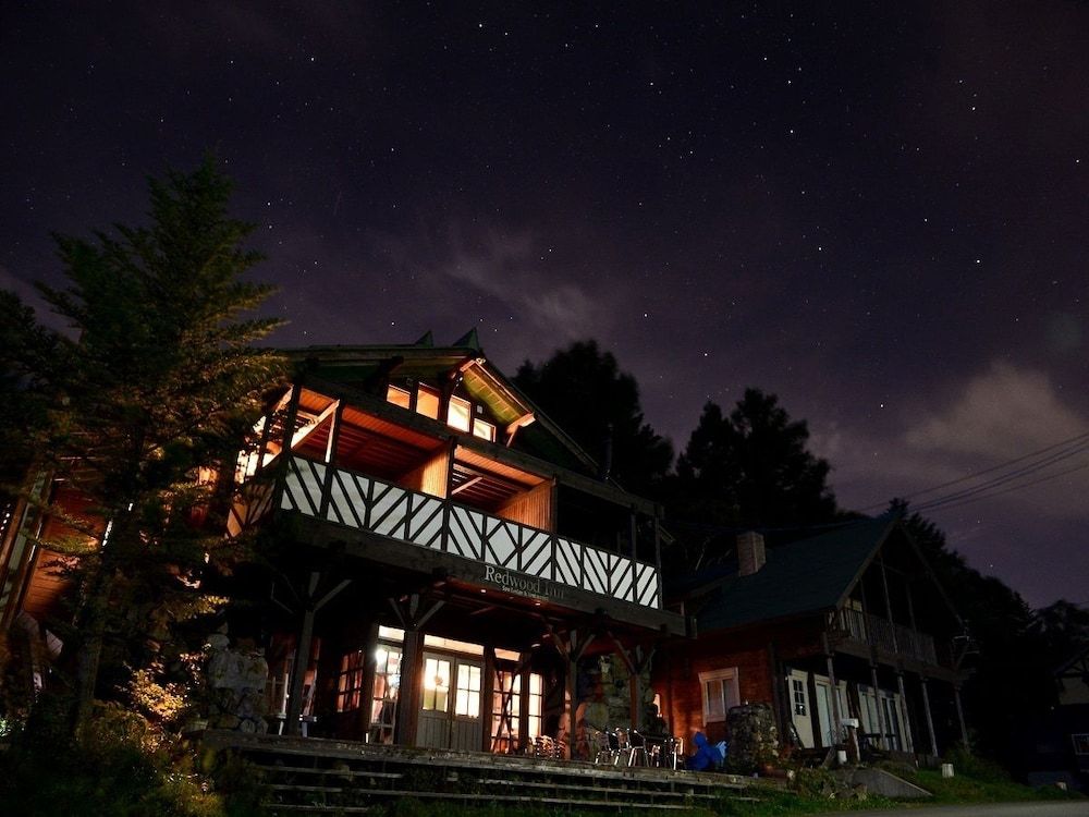 Spa Lodge Redwood Inn -1 estrellas en Takayama