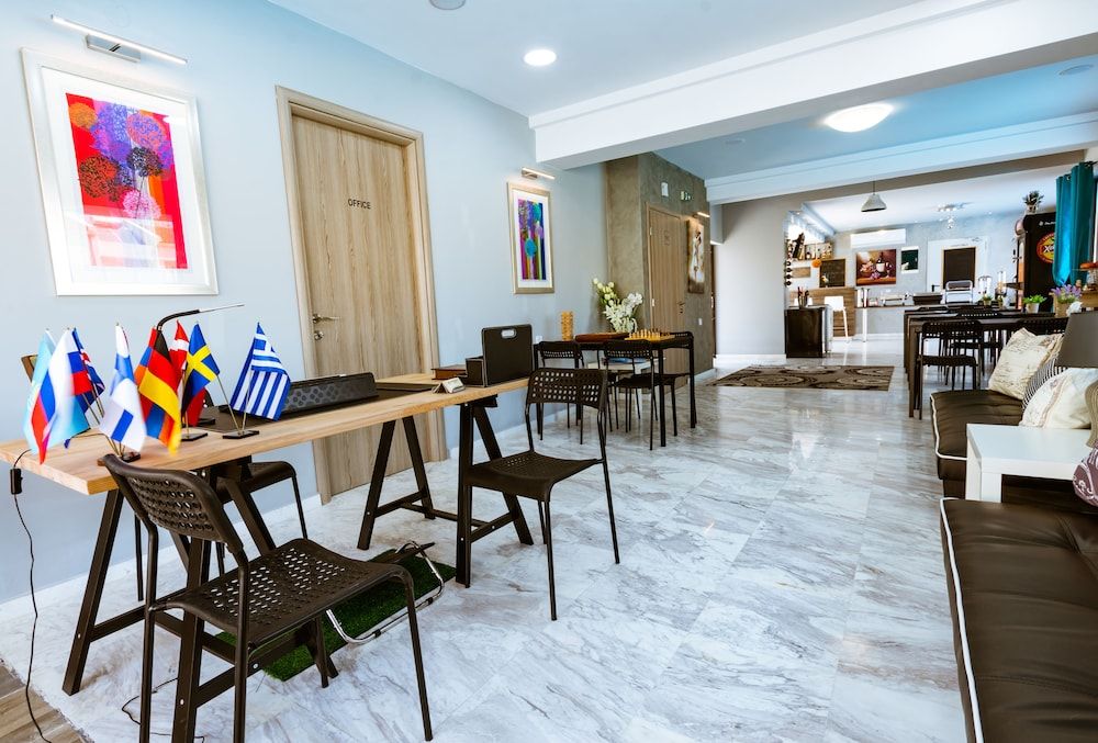 Gregory Comfort Hotel 2