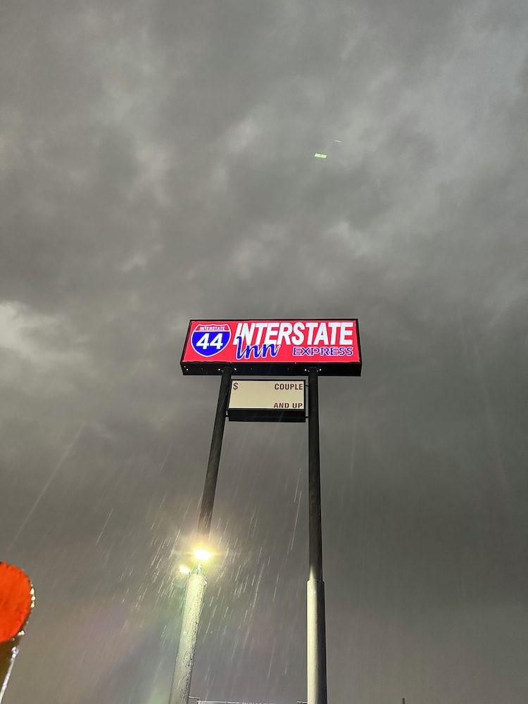 Interstate Inn Express