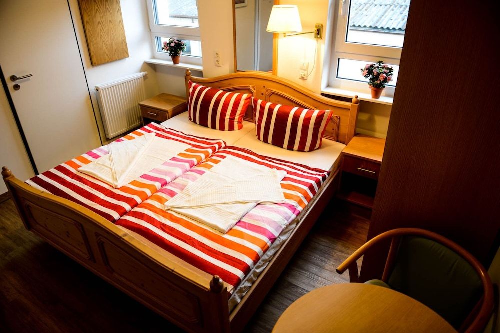 Pension und Monteurzimmer VICTORIA 3