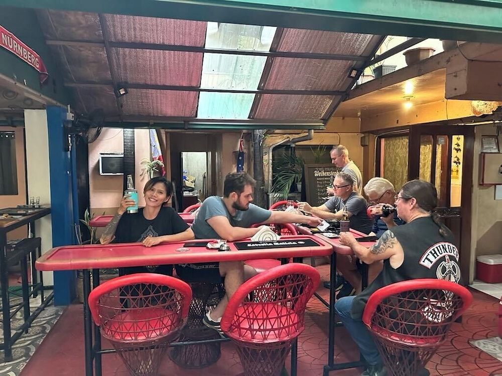 1st Street Park Apartelle