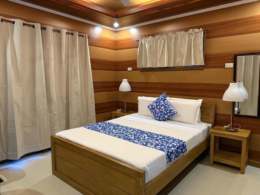 Ferellee Beachfront Inn