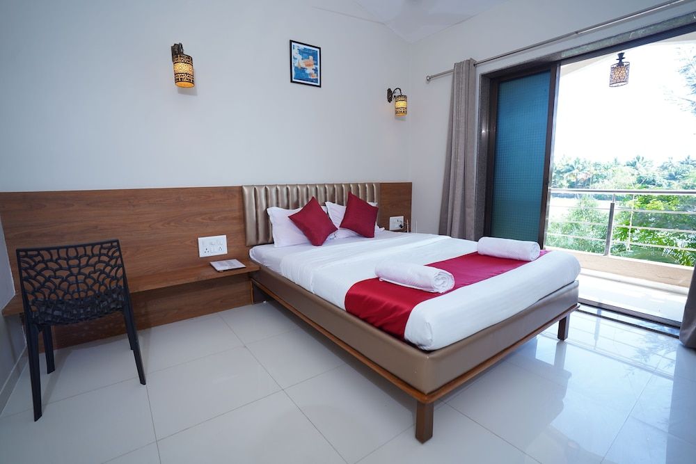 Lotus The Lake view Resort 2