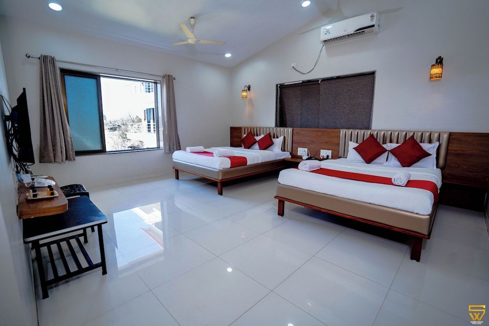 Lotus The Lake view Resort 3