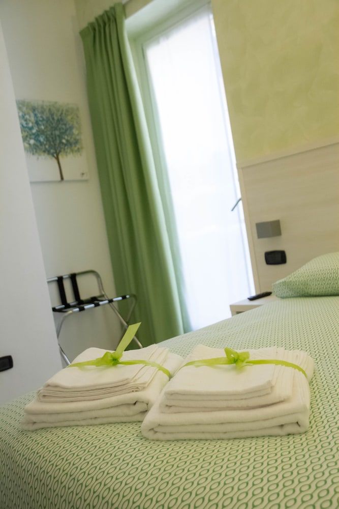 Bel Sorriso Varese - Dormire Felice Rooms & Apartments 3