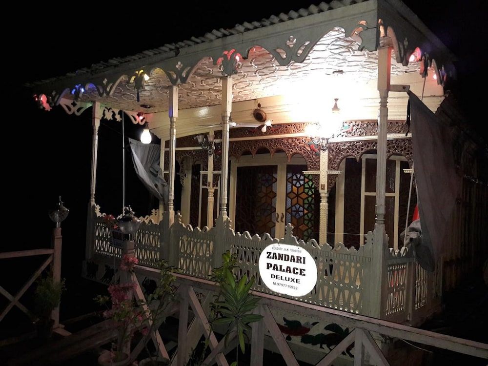 Houseboat Zaindari Palace 4 estrellas en Srinagar