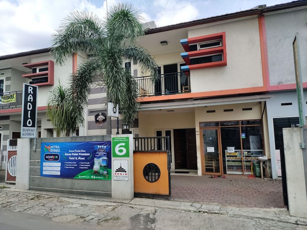 Radio Backpacker Guesthouse -1 estrellas en Bandung
