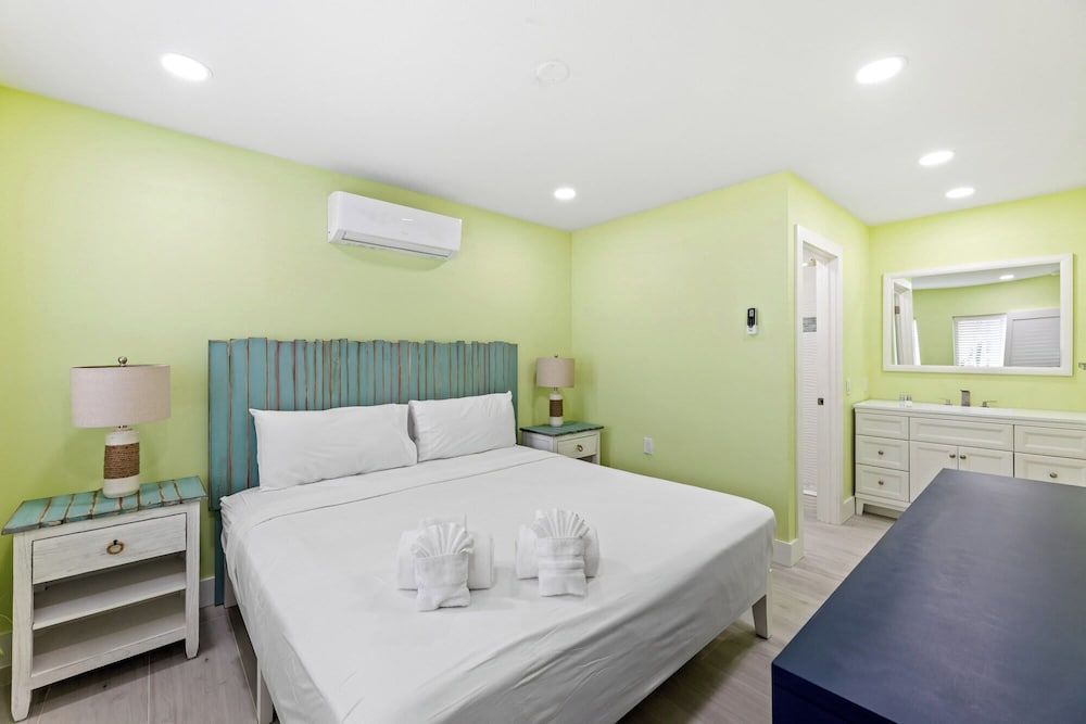 THE Palmview AND Sandpiper Inns 2