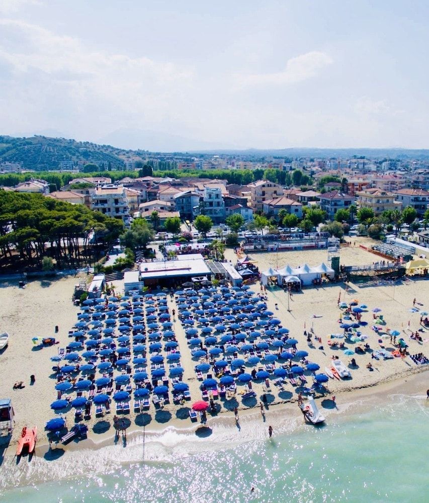 Hotel La Pergola 3 estrellas en Alba Adriatica