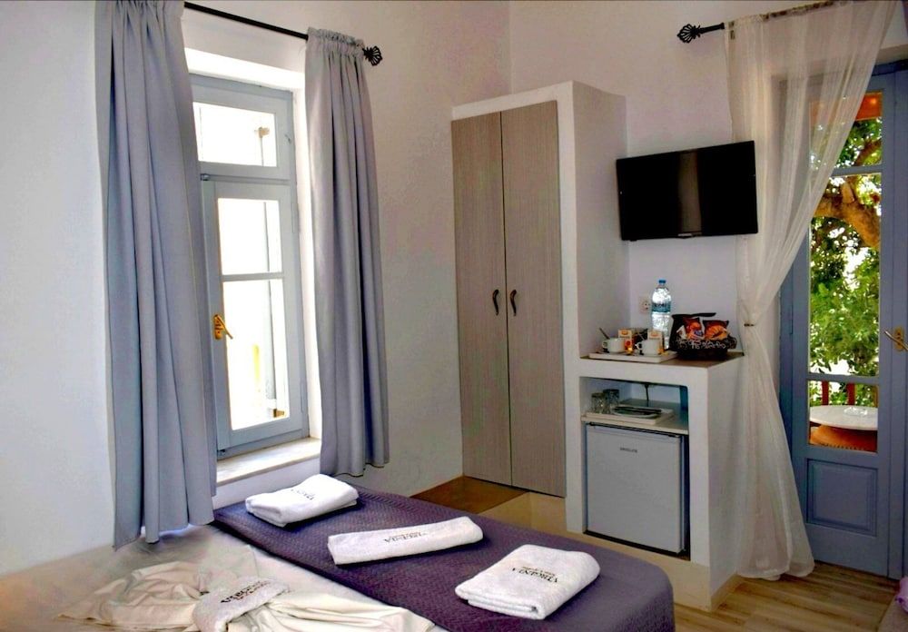 Tinos Heritage Plateia 3