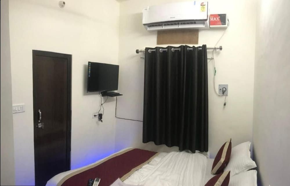 Hotel Dharohar Palace 3