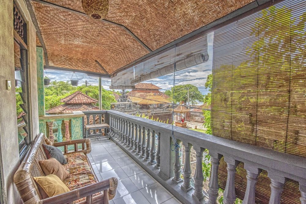 Lovina Central Hostel