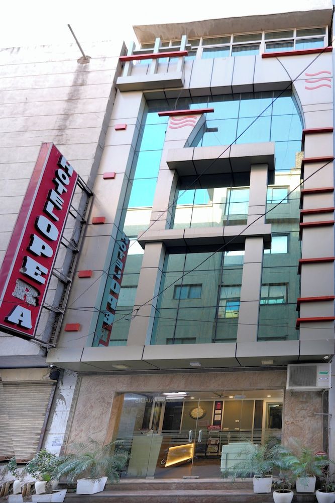 Hotel Opera Delhi Airport