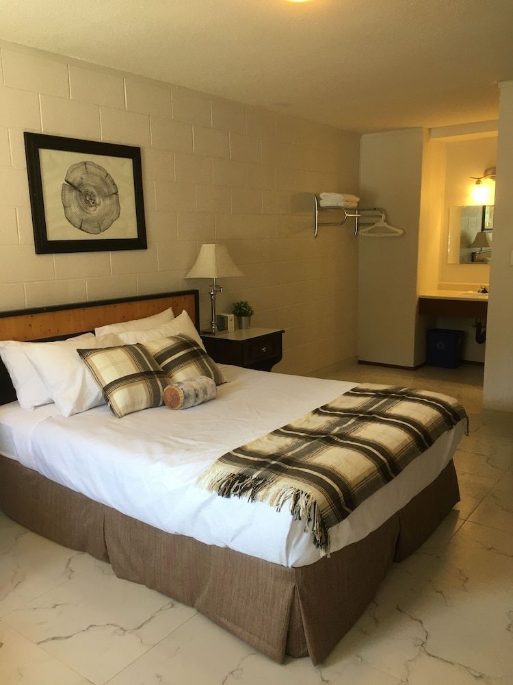 Christina Lake Motel and RV Park 3