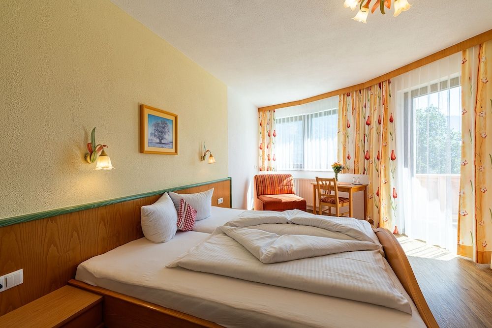 Hotel Garni Romantik 3