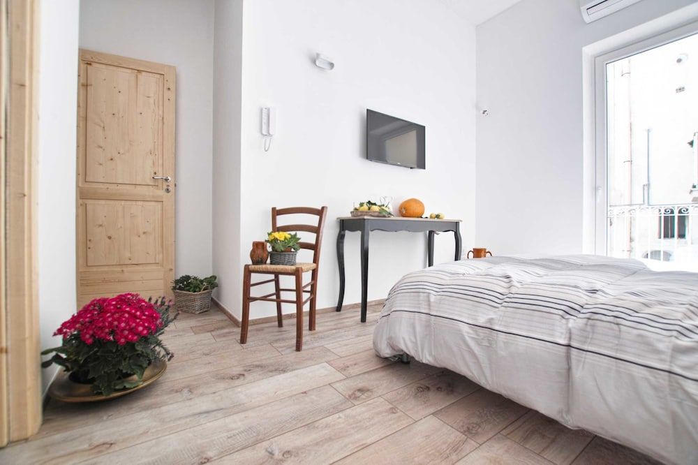 Porta degli Antichi Casali 1