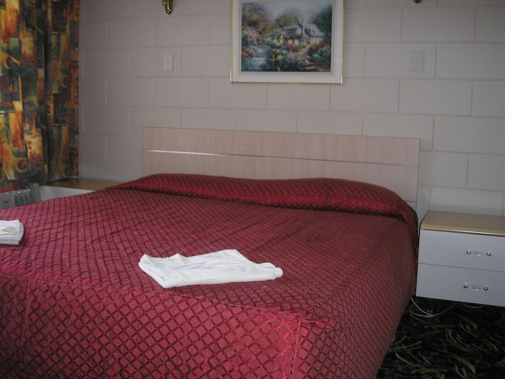 Lincoln Court Motel 2