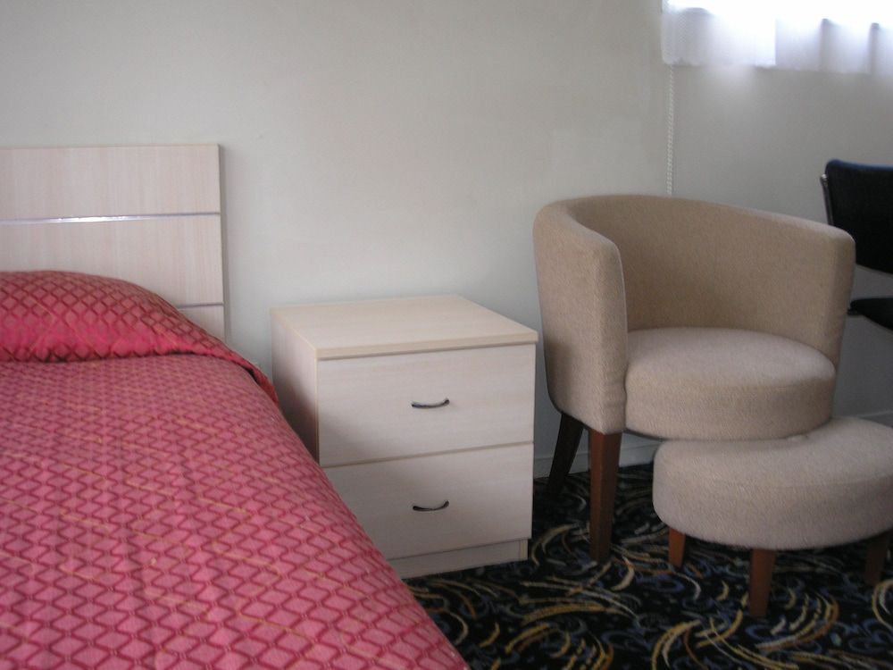 Lincoln Court Motel 3
