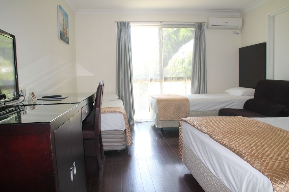 Centenary Motor Inn 3