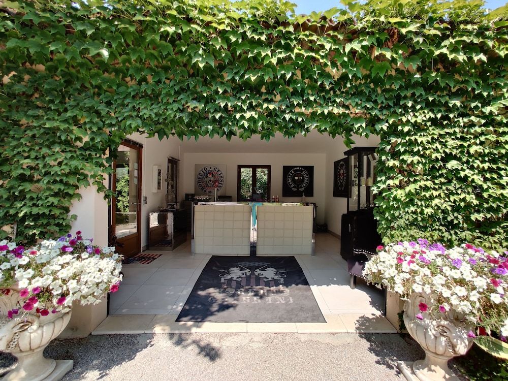 Maison Prestige Roberto Geissini 2