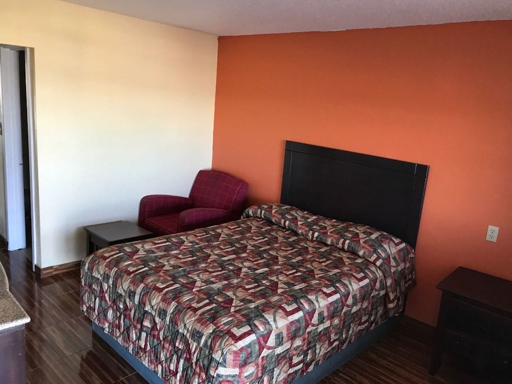 Scottish Inns & Suites 3