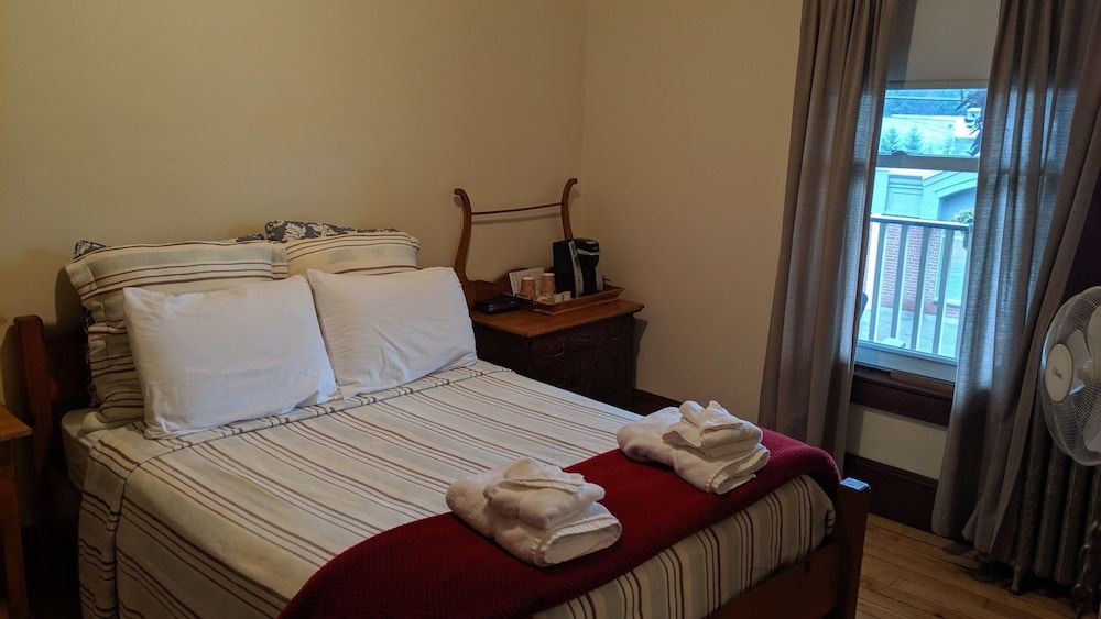 Auberge Ayers Cliff 3