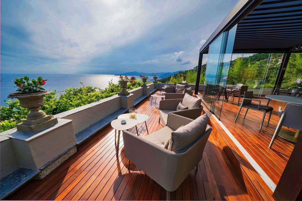 Villa Riviera Resort 1