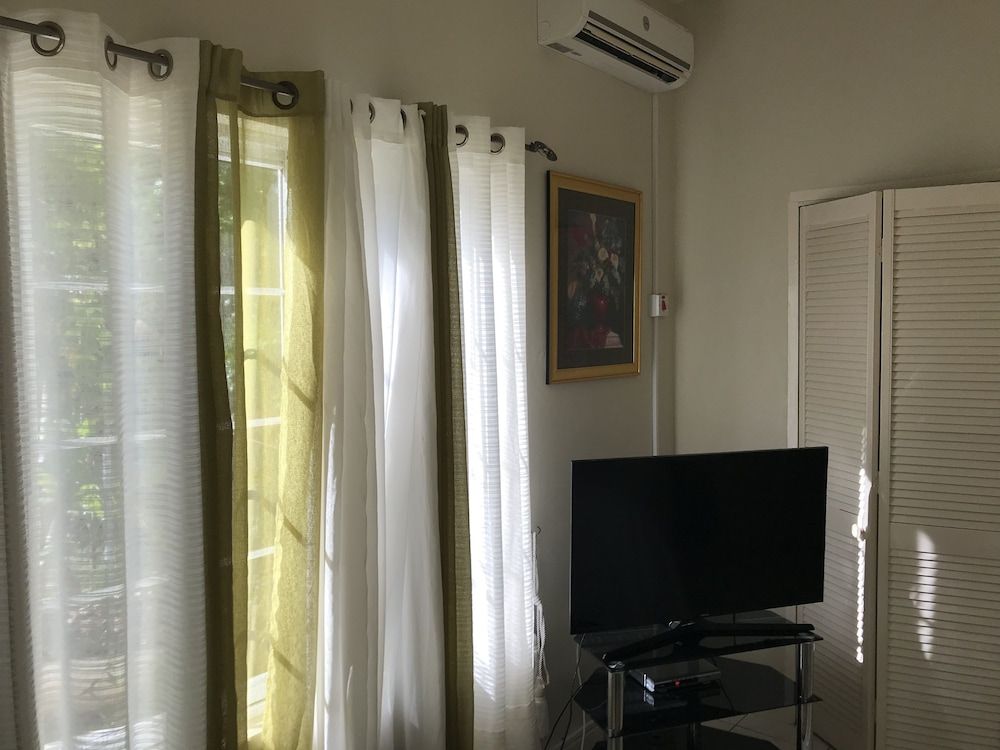 Retreat Guesthouse Luxury Suites 3