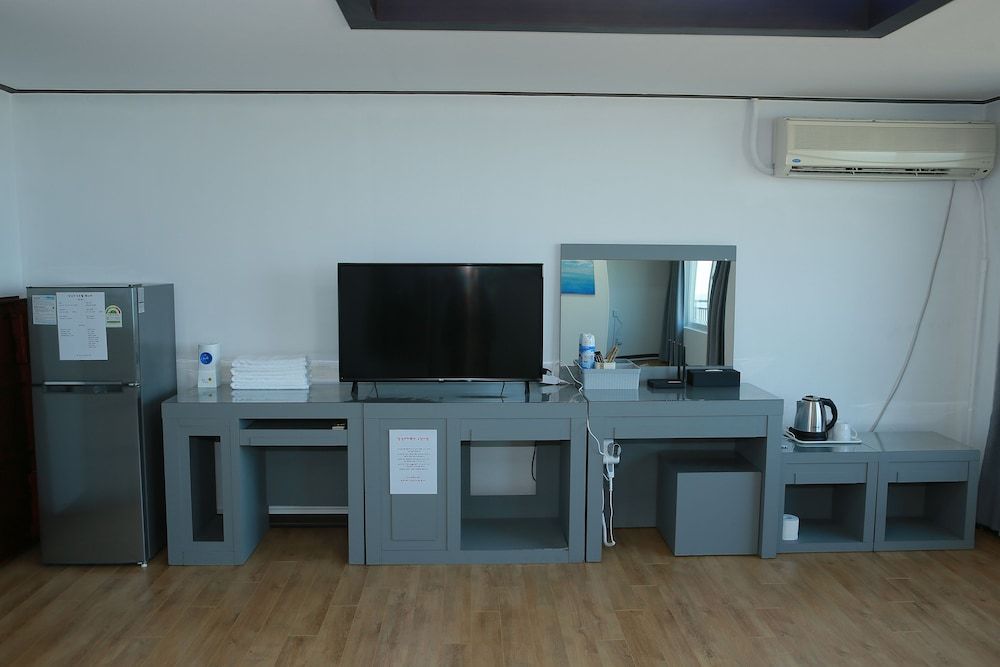 Mangsang Beach Pension 3