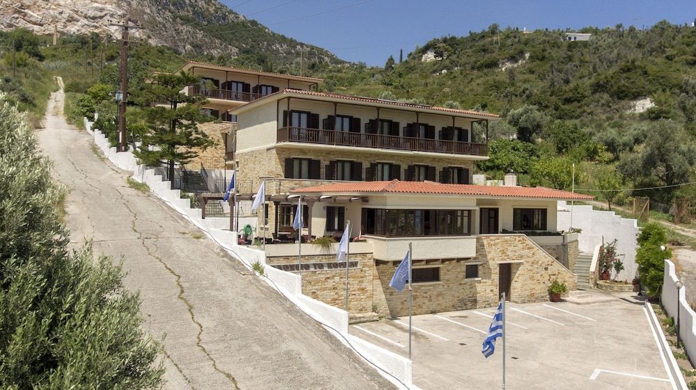 Corali Hotel 2 stelle a Kími