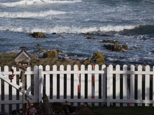 Door to the Shore - Seafront Cottages 3
