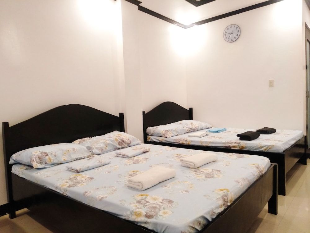 Strangers Inn & Bar 3