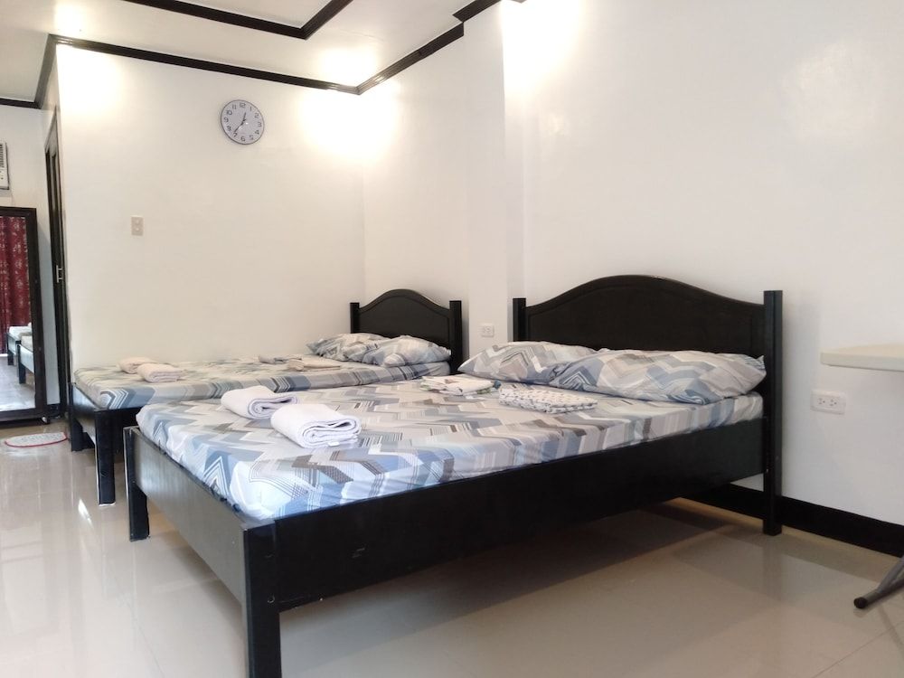 Strangers Inn & Bar 2