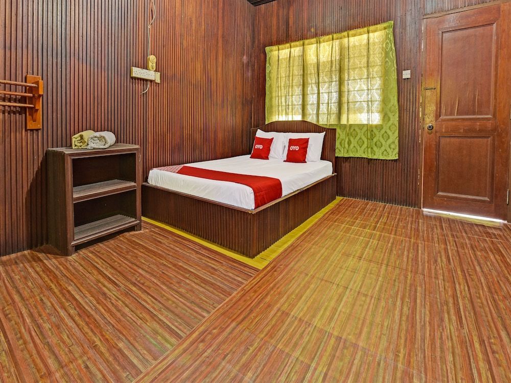 OYO 90278 Redzwan's Beach Resort 1