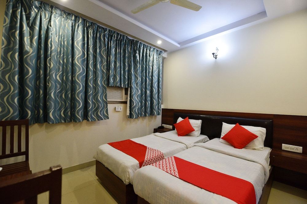 OYO 3311 Hotel Apple 9 3