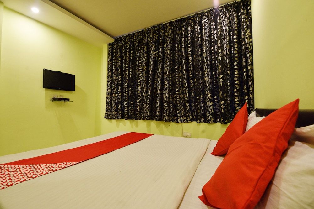 OYO 3311 Hotel Apple 9 2