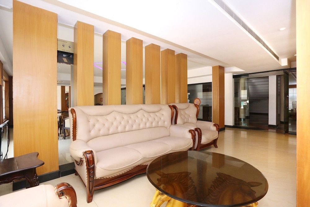 Capital O 19742 Hotel Dona Castle 3