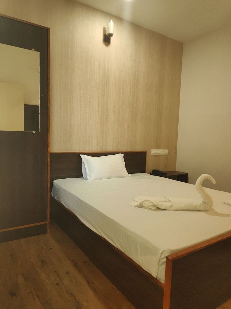 LIVGRAND HOTEL SRI DHEVI Salem 2