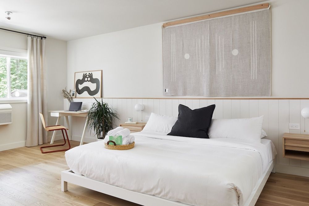 Somewhere Inn Calabogie 3