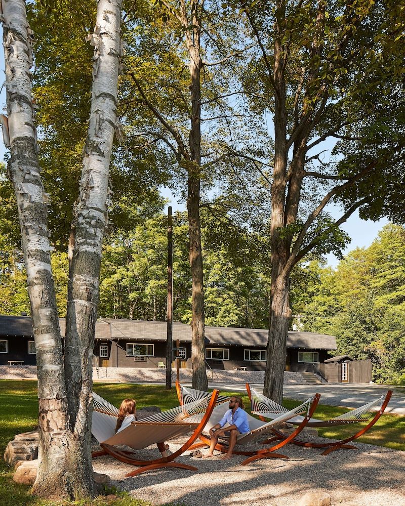 Somewhere Inn Calabogie