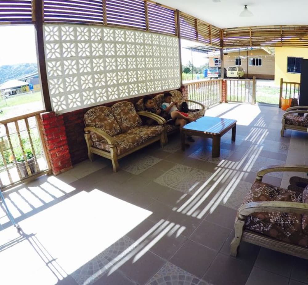 OYO Home 90371 Home Valley Homestay Tambunan 3