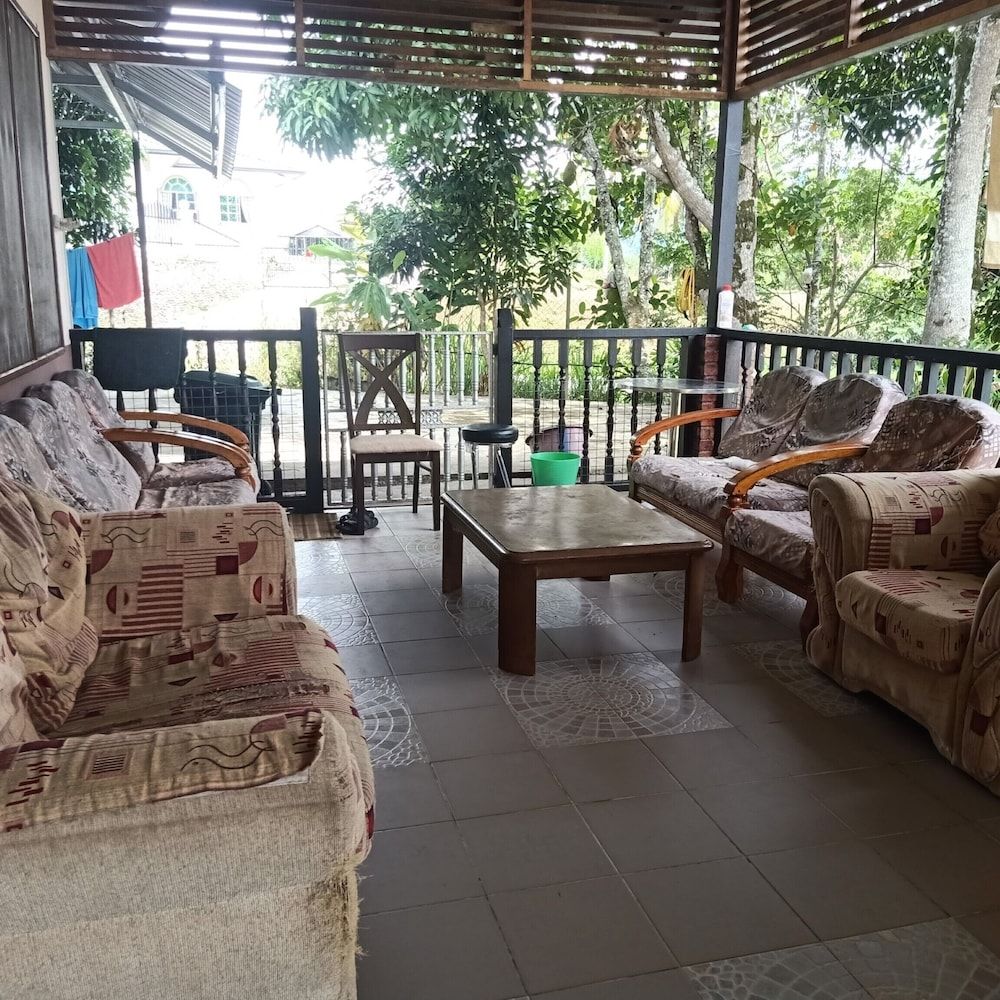 OYO Home 90371 Home Valley Homestay Tambunan 2