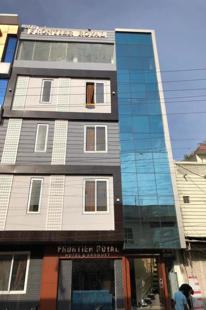 Hotel Frontier Royal