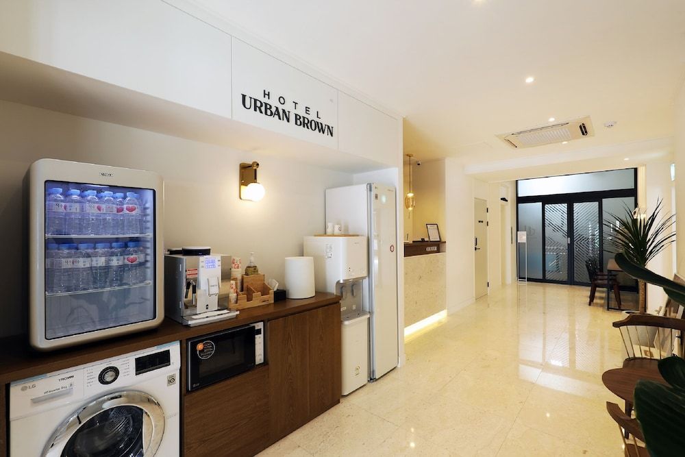 Hotel Urban Brown 2