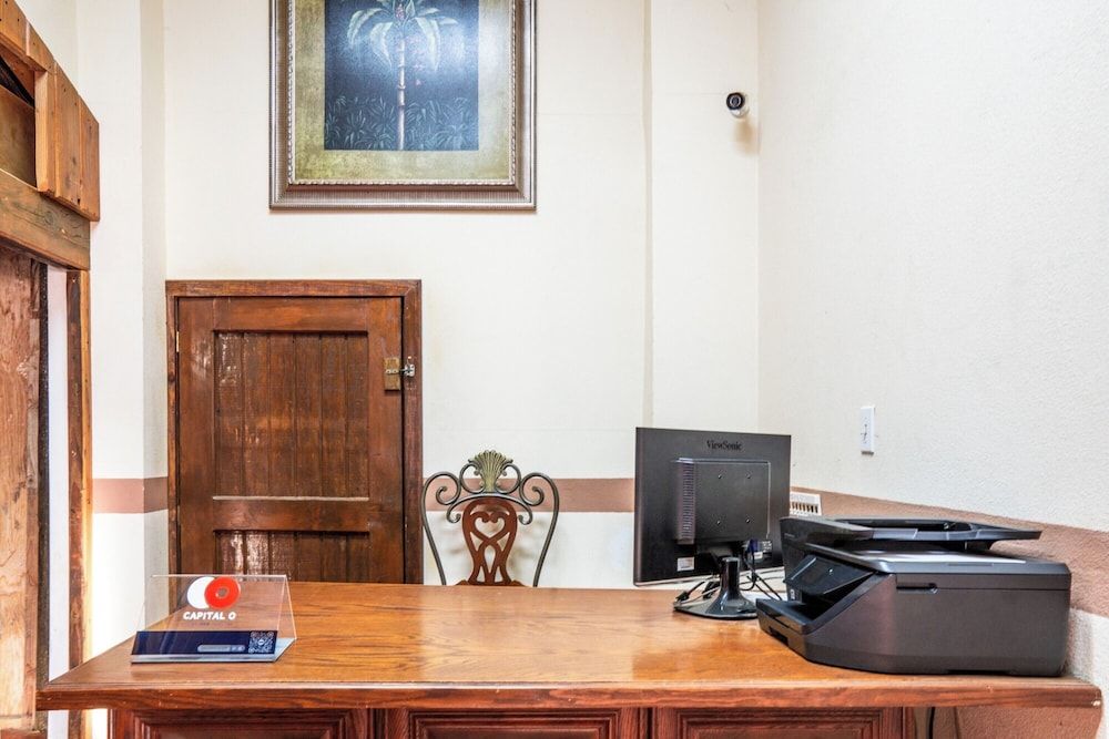 Capital O Hotel Villa Azura 3