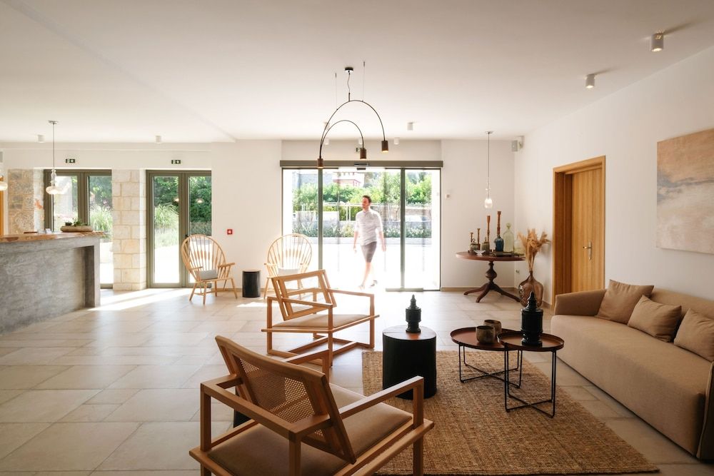 Margo Beach Hotel 3