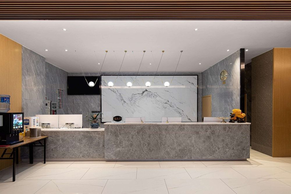 Microtel by Wyndham Miluo Downtown Hotel 3