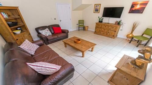 Oyster Cottage Braunton | Sleeps 6 | Dog Friendly 2